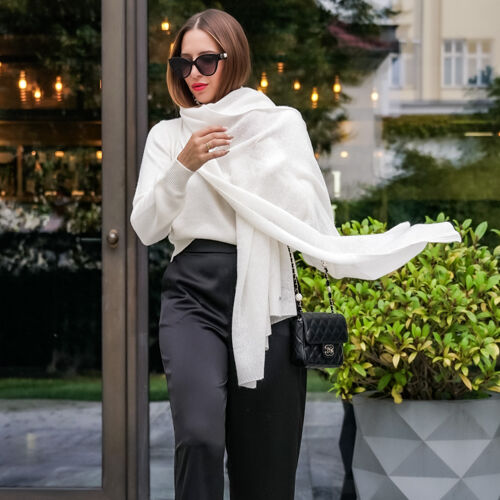 Loose knit organic cashmere scarf with rib details